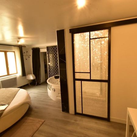 Appartement Jacuzzi Gold&Night Verneuil d'Avre et d'Iton Exterior foto